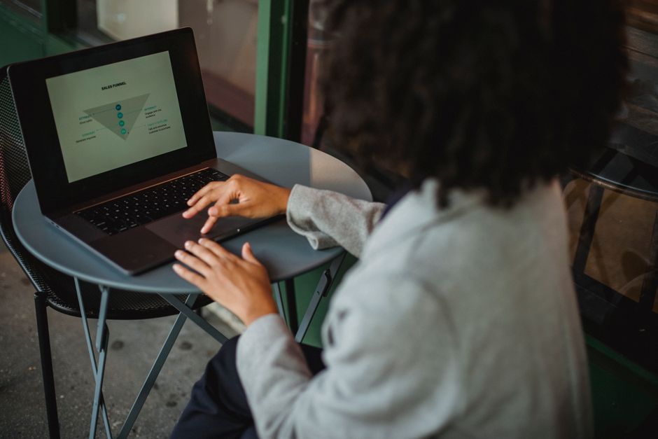Prospecção Ativa para SEO Local: Como Criar uma Rotina Comercial para Fechar Clientes Toda Semana