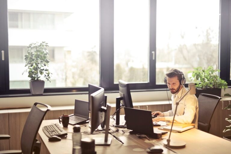 Alugar Atenção vs. Ser Dono Dela: Por Que Sua Agência Precisa de SEO Orgânico para Reter Clientes